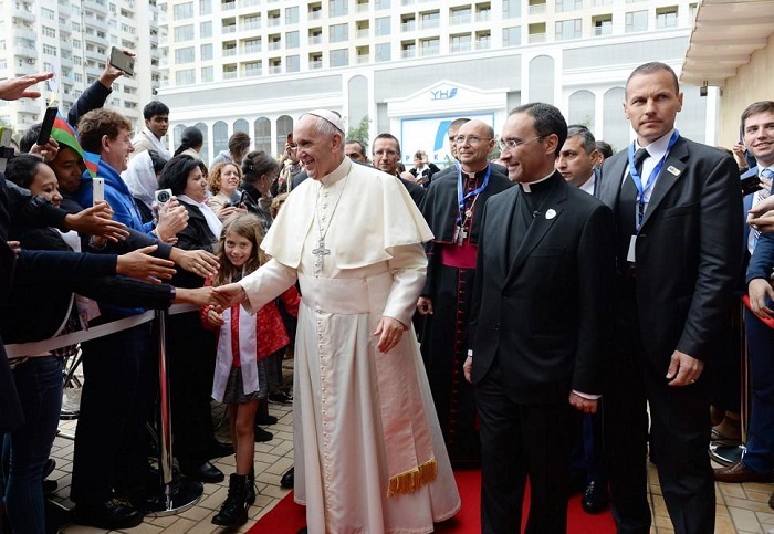 Azerbaijani Catholics ask Pope Francis to pray for peace in Caucasus